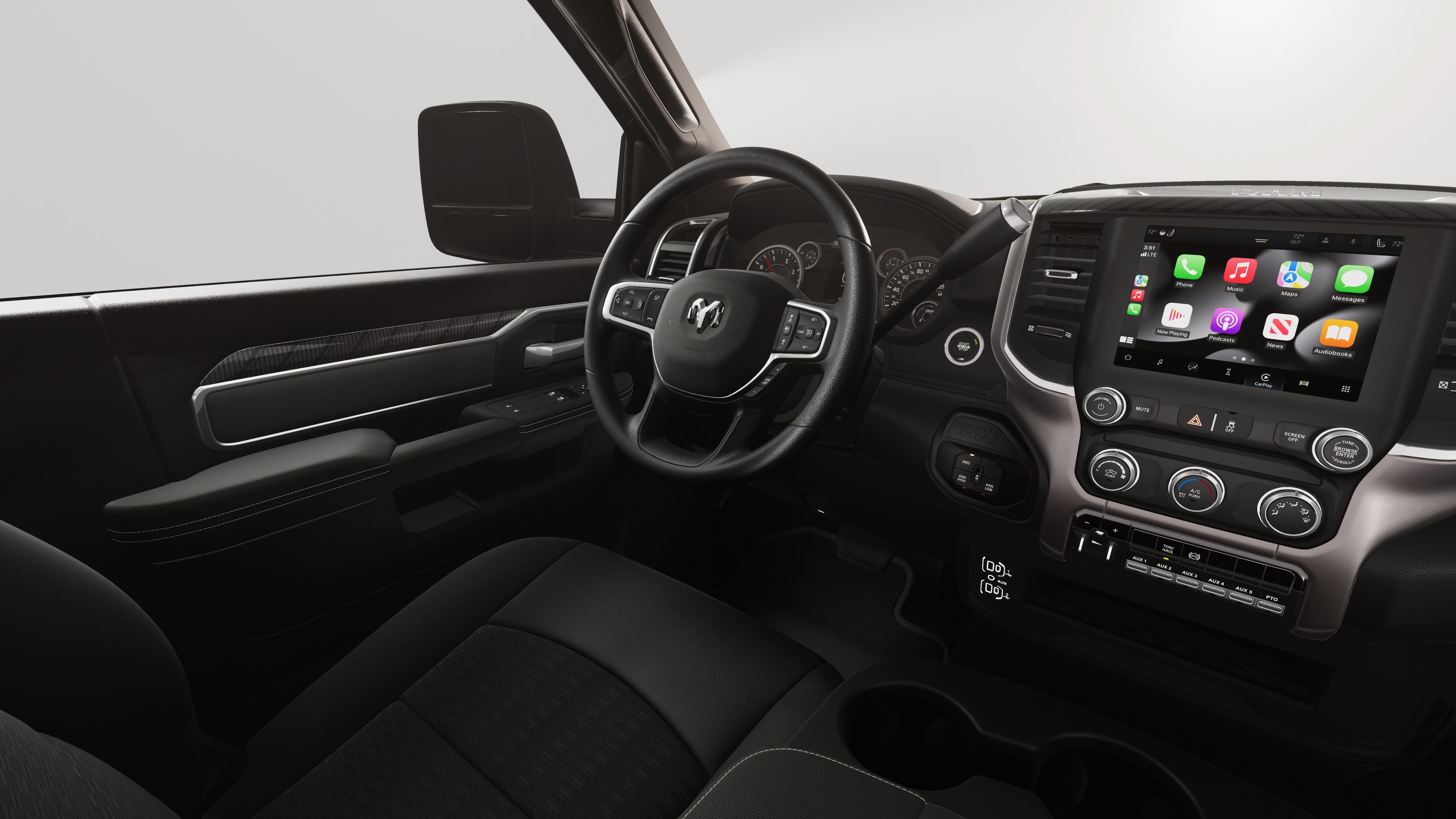 2026 RAM 5500 Big Horn DRW 4x4 / 6.7L Diesel / 120" CA Chassis (Midship)