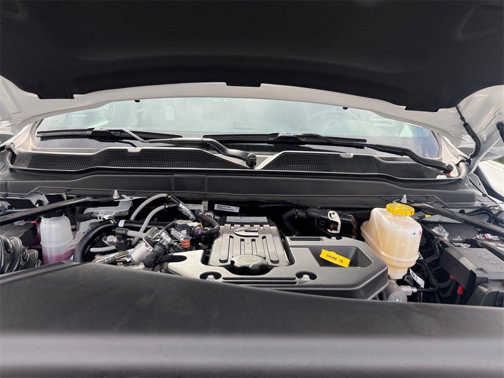 2026 RAM 5500HD Tradesman DRW 4x4 / 6.7L Diesel / 84" CA *PENDING SALE*