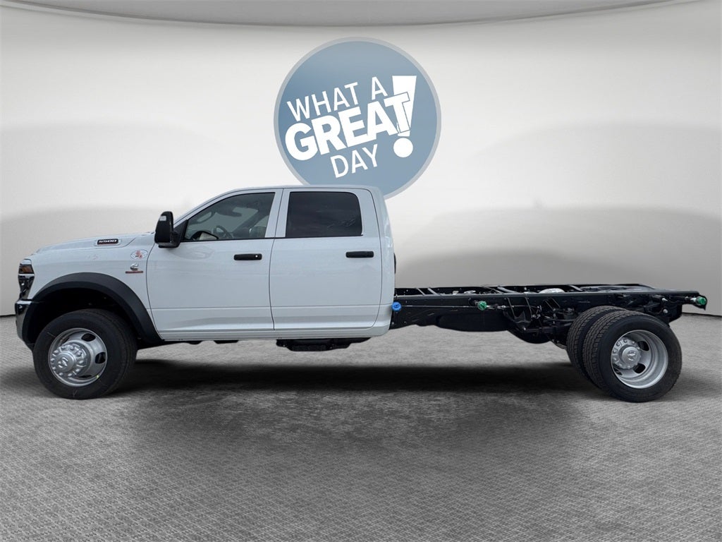 2026 RAM 5500HD Tradesman DRW 4x4 / 6.7L Diesel / 84" CA *PENDING SALE*