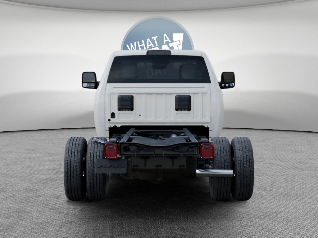 2027 RAM 3500 Tradesman DRW 4x4 / 6.4L V8 / 60" CA Chassis