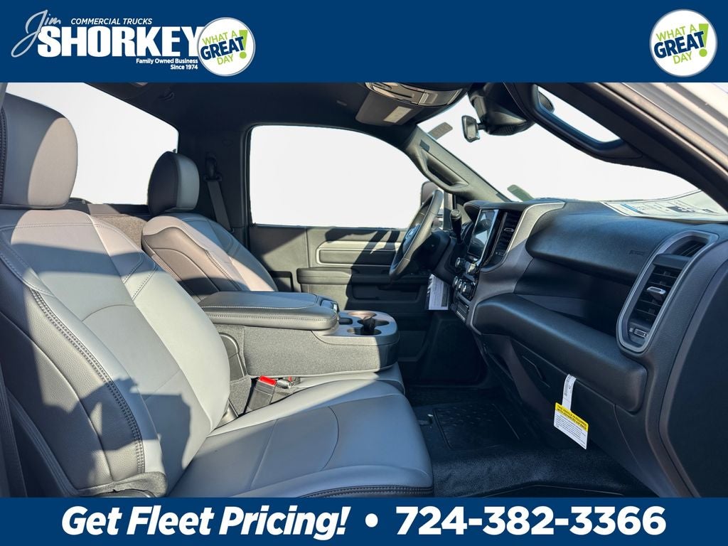 2027 RAM 3500 Tradesman DRW 4x4 / 6.4L V8 / 60" CA Chassis