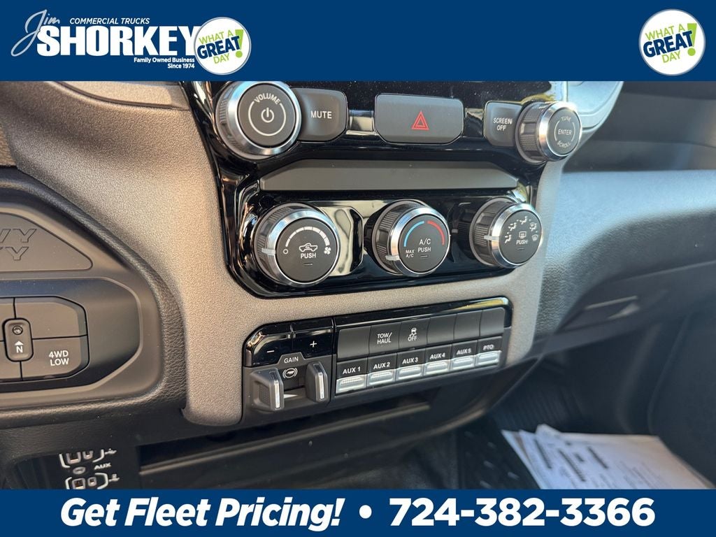2027 RAM 3500 Tradesman DRW 4x4 / 6.4L V8 / 60" CA Chassis