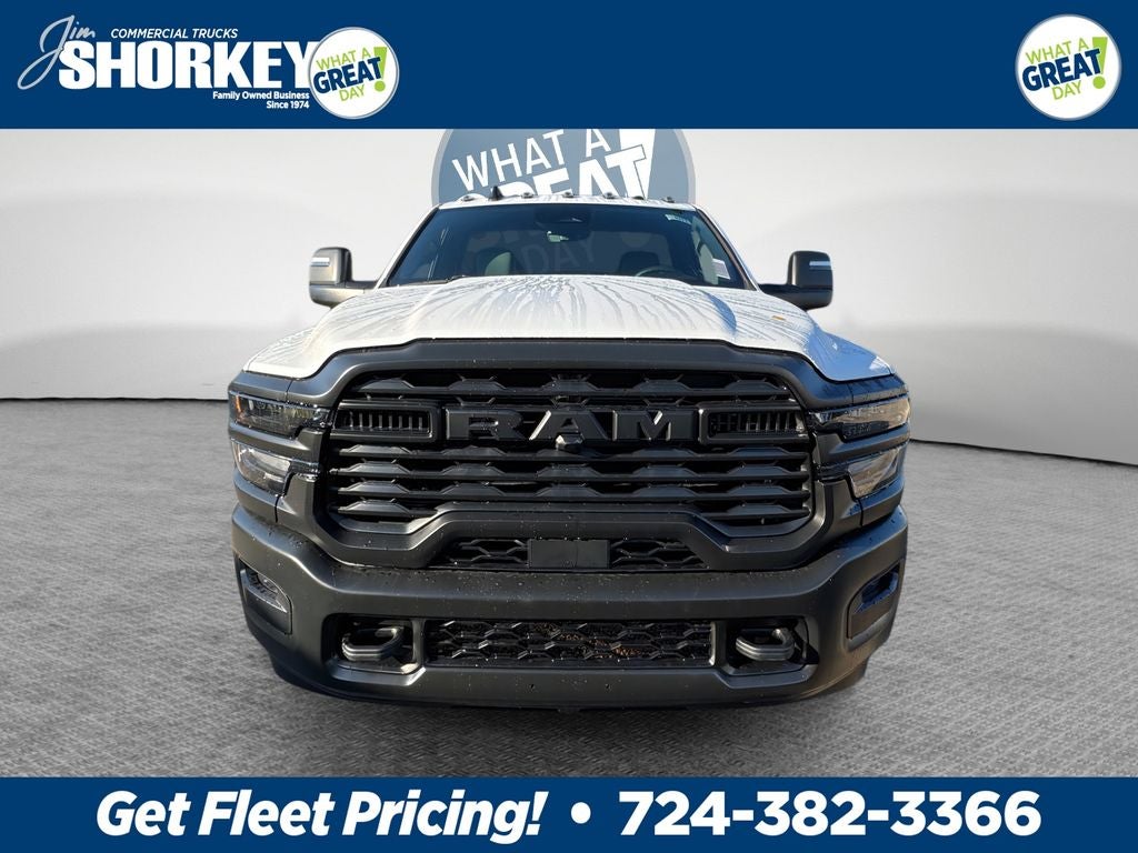 2027 RAM 3500 Tradesman DRW 4x4 / 6.4L V8 / 60" CA Chassis
