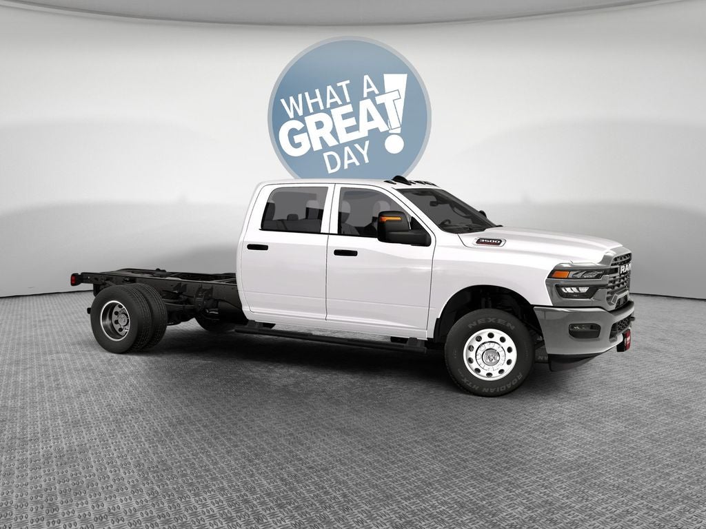 2026 RAM 3500 Tradesman DRW 4x4 / 6.4L Hemi / 9' Service Body