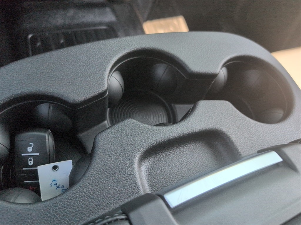 2025 RAM 3500 Tradesman DRW 4x4 / 6.4L Hemi V8 / 9' Service Body