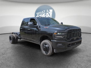 2025 RAM 3500 Tradesman DRW 4x4 / 6.4L Hemi V8 / 9' Service Body