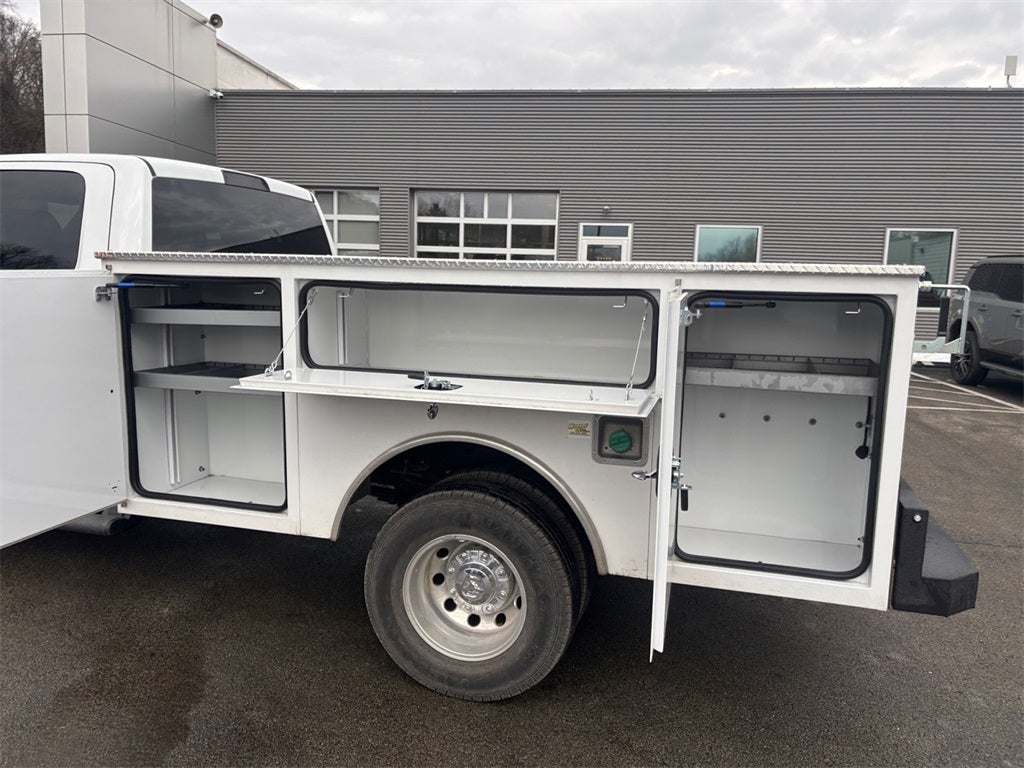 2026 RAM 3500 Tradesman DRW 4x4 / 6.7L Diesel / 9' Service Body