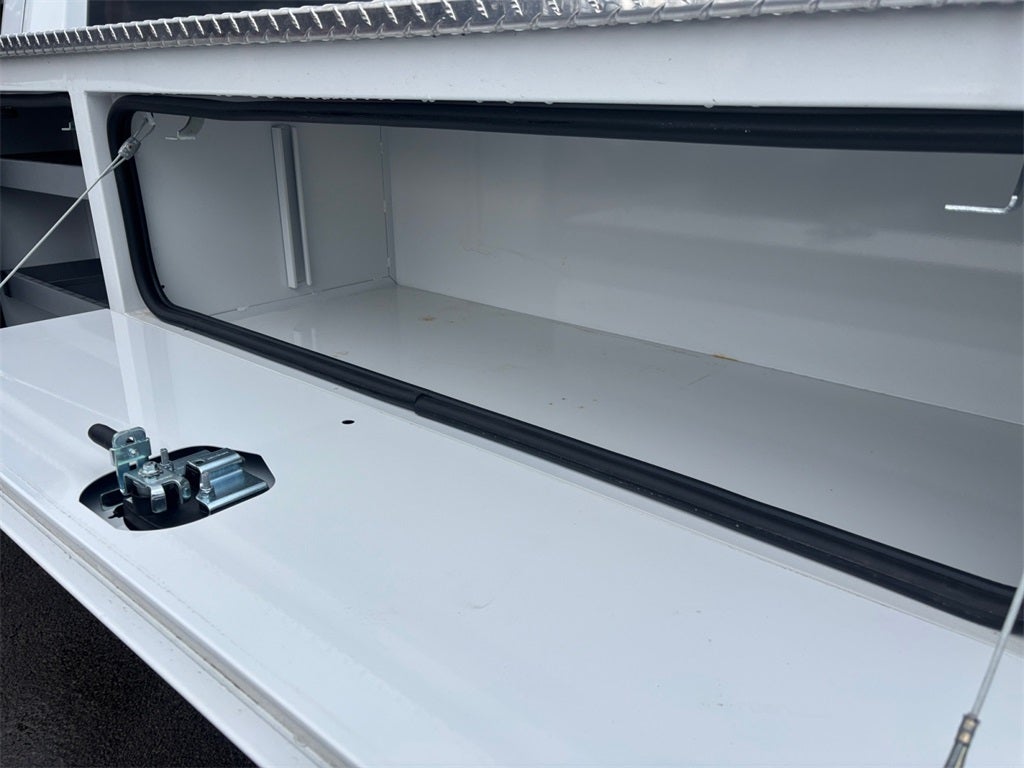 2026 RAM 3500 Tradesman DRW 4x4 / 6.7L Diesel / 9' Service Body