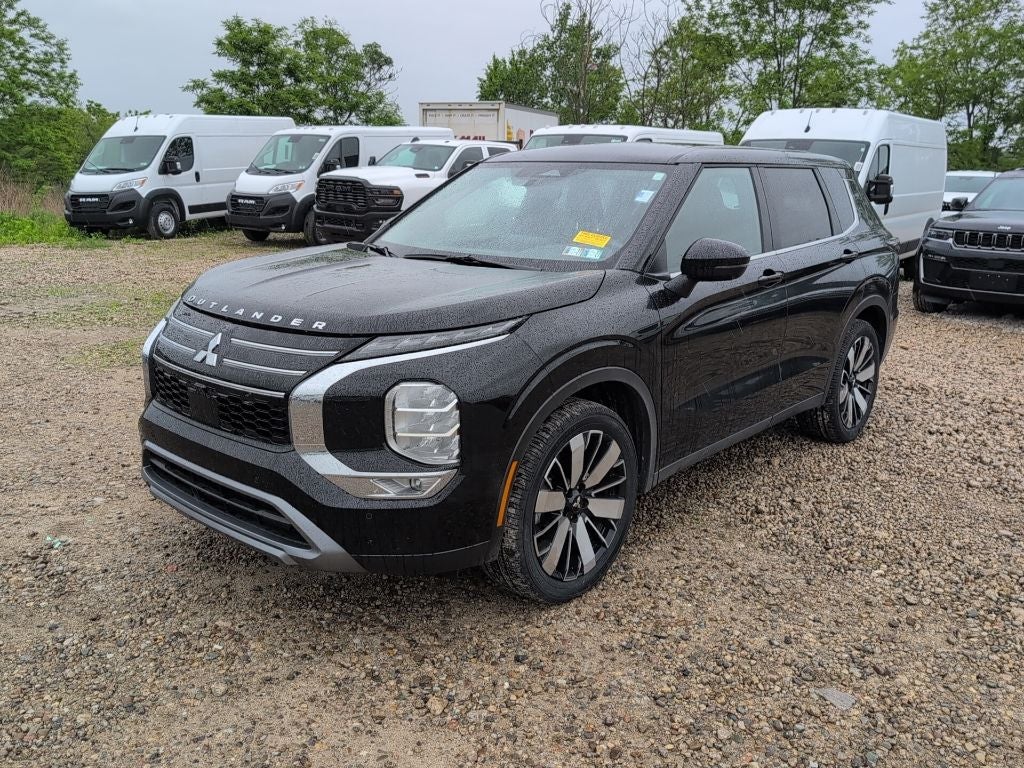 2025 Mitsubishi Outlander SE
