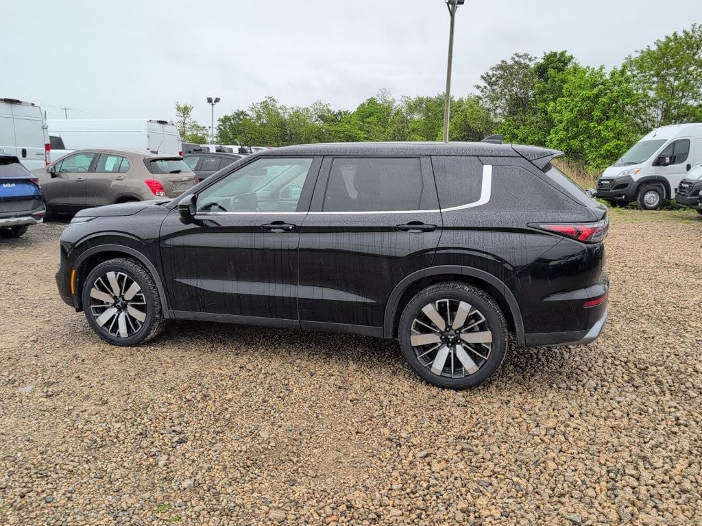 2025 Mitsubishi Outlander SE
