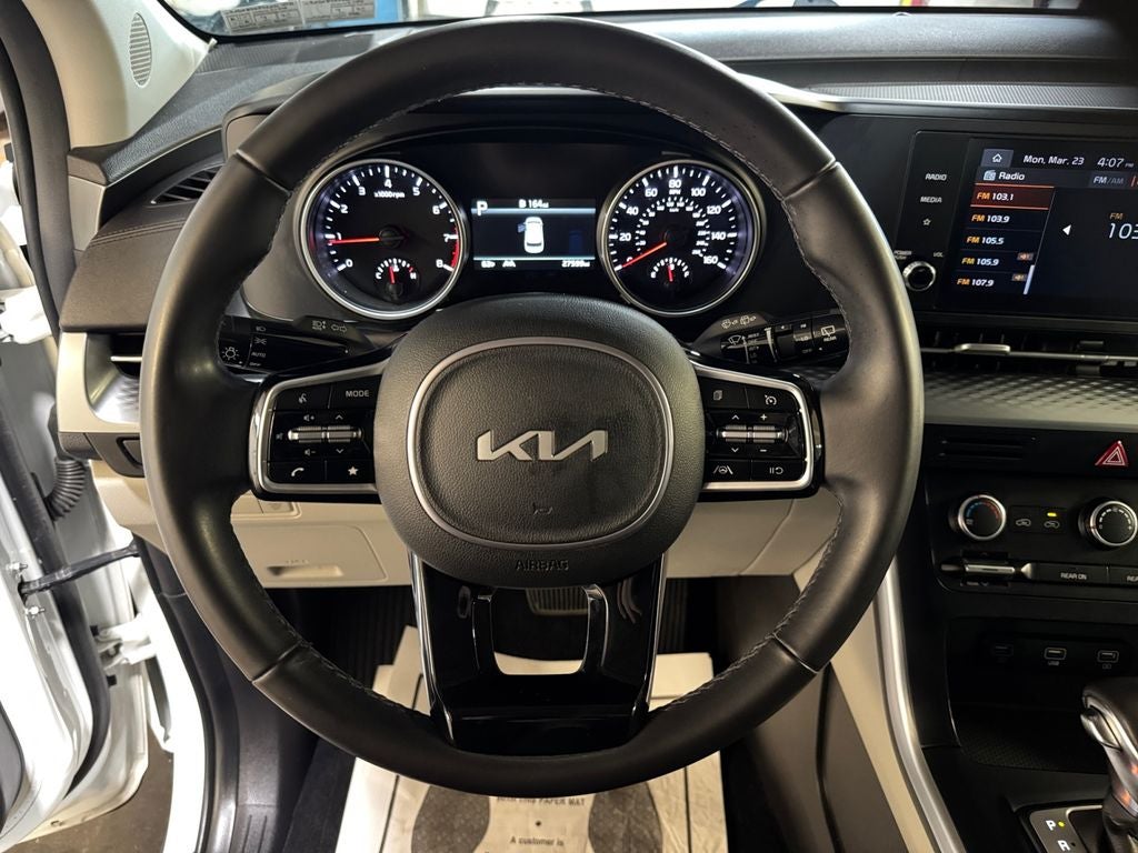 2024 Kia Carnival LX