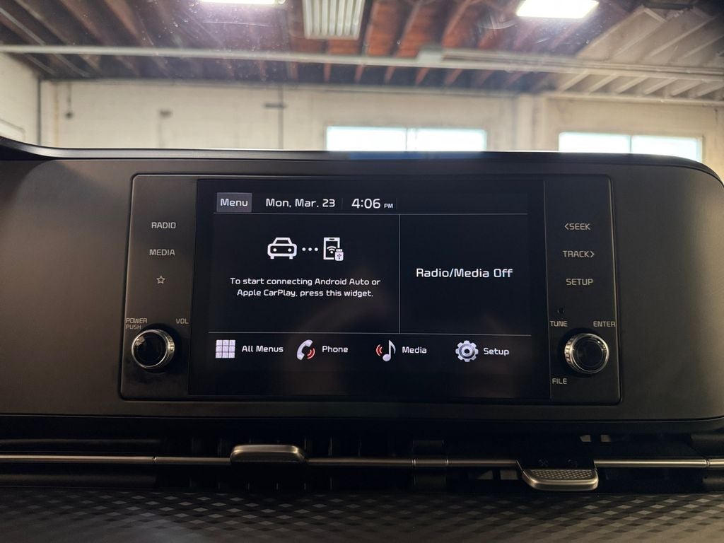 2024 Kia Carnival LX