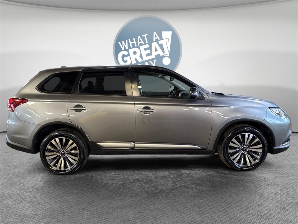 2020 Mitsubishi Outlander SE