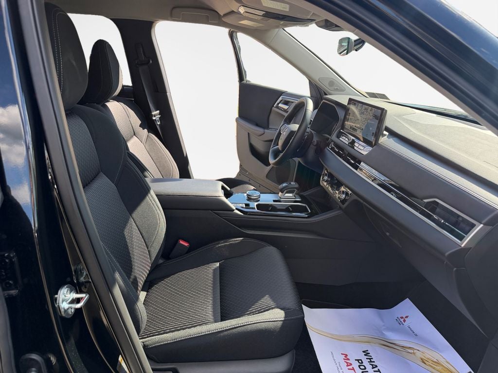 2026 Mitsubishi Outlander ES