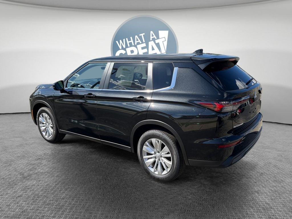 2026 Mitsubishi Outlander ES