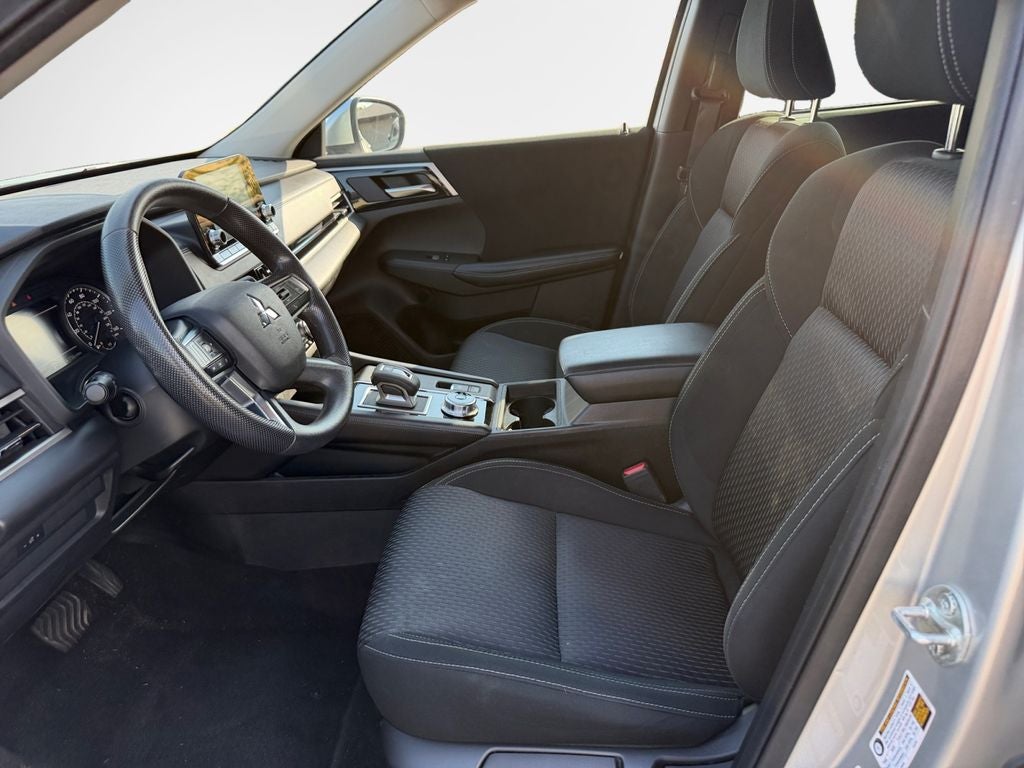 2022 Mitsubishi Outlander ES