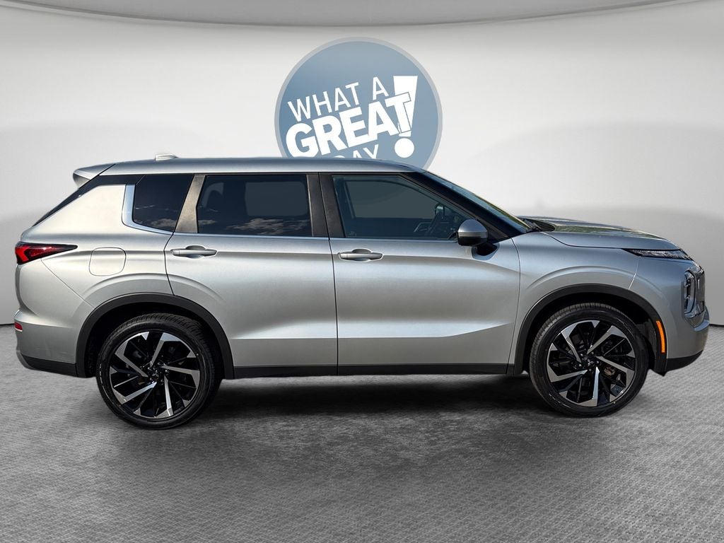 2022 Mitsubishi Outlander ES