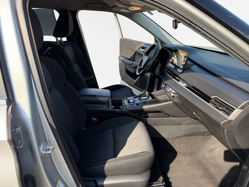 2022 Mitsubishi Outlander ES