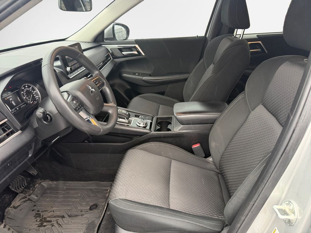 2023 Mitsubishi Outlander ES