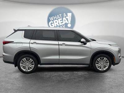 2023 Mitsubishi Outlander ES