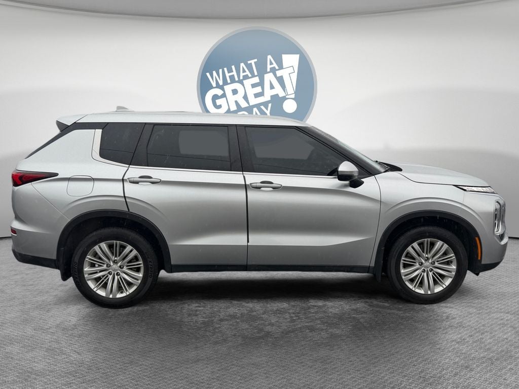2023 Mitsubishi Outlander ES