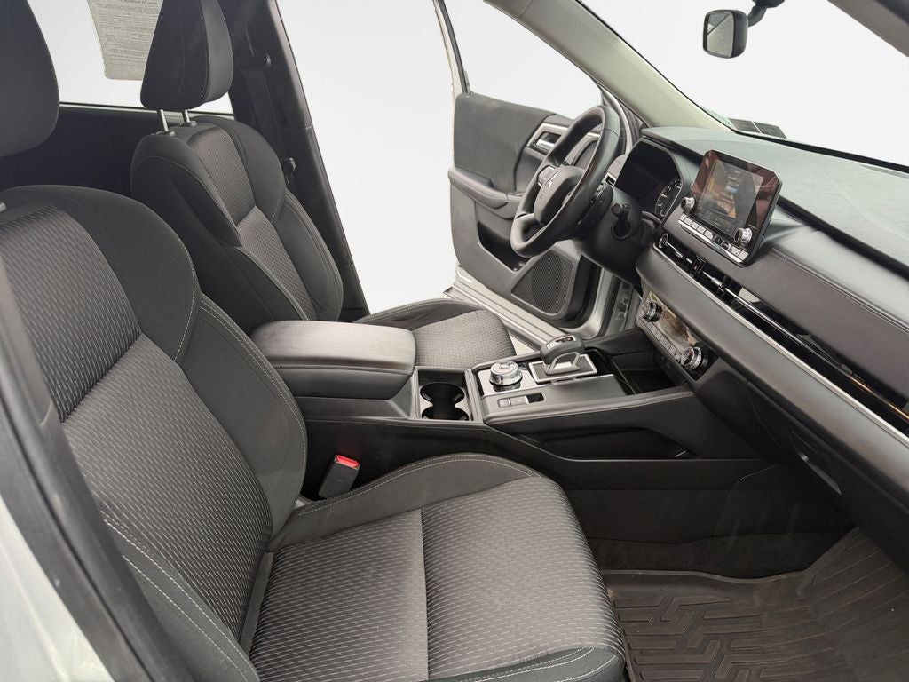 2023 Mitsubishi Outlander ES