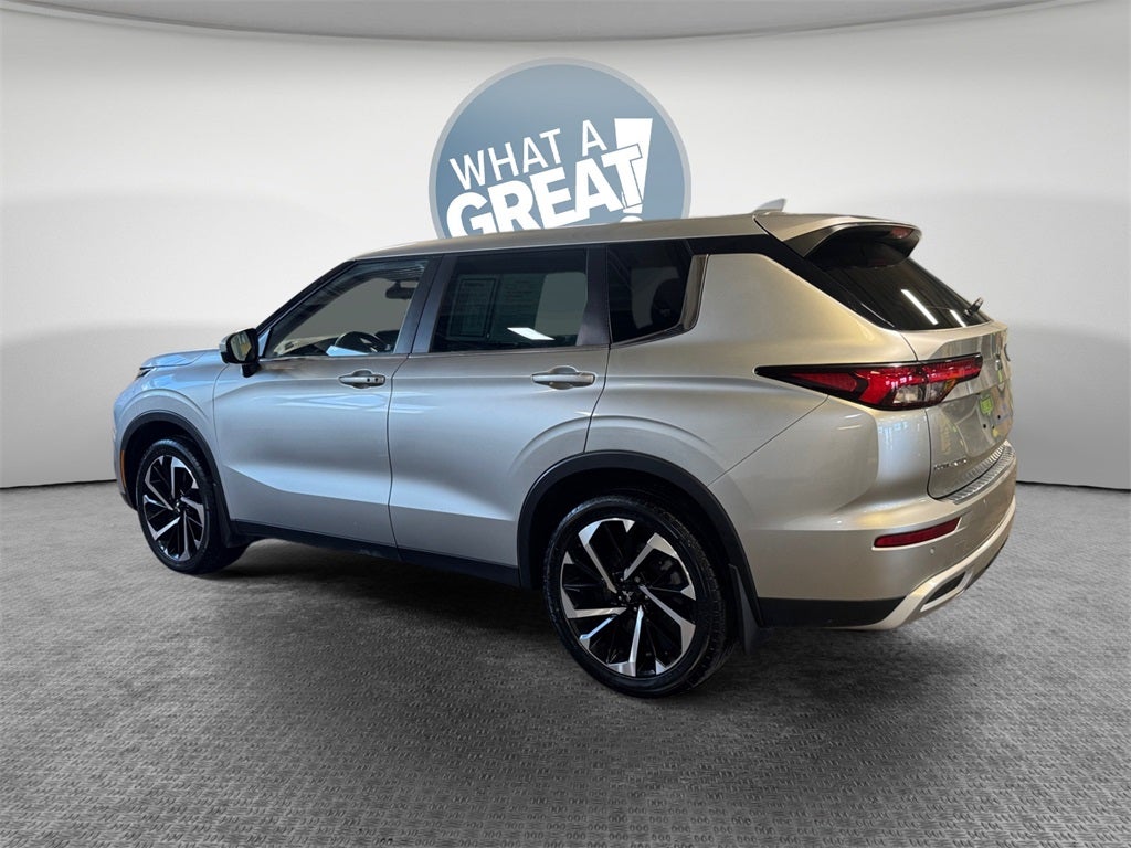 2023 Mitsubishi Outlander SE