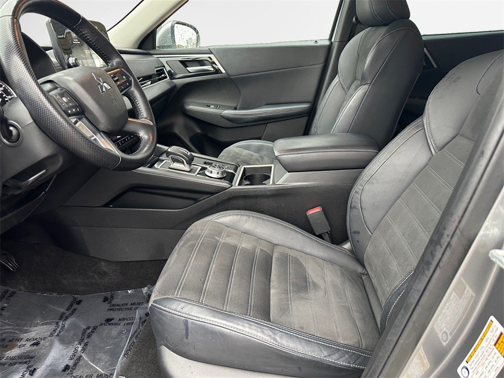 2023 Mitsubishi Outlander SE