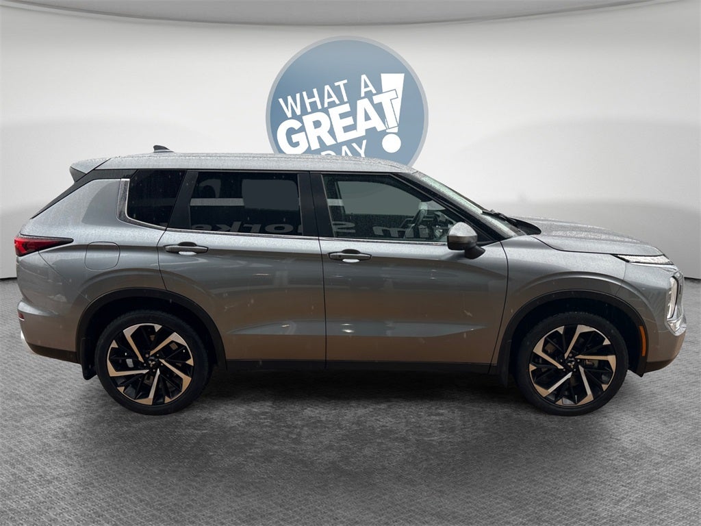 2023 Mitsubishi Outlander SE