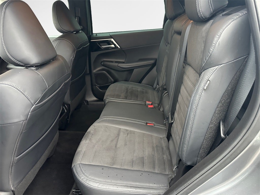 2023 Mitsubishi Outlander SE