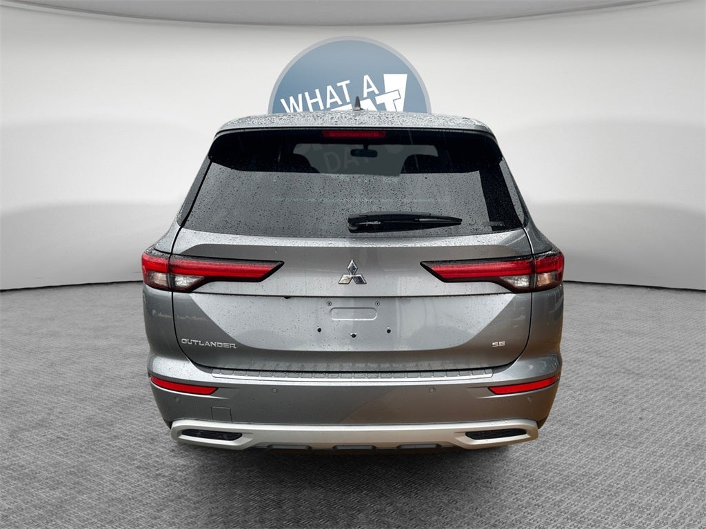 2023 Mitsubishi Outlander SE