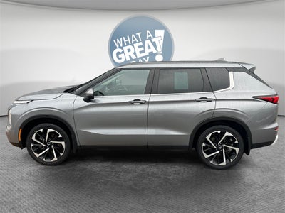 2023 Mitsubishi Outlander SE