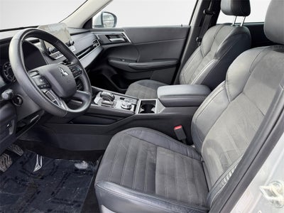 2023 Mitsubishi Outlander SE