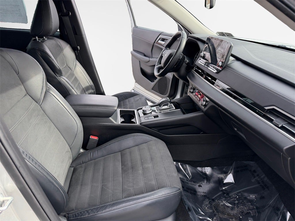 2023 Mitsubishi Outlander SE