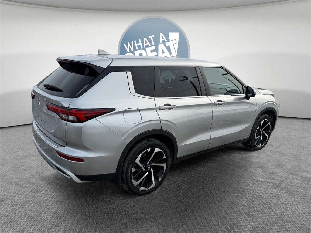 2023 Mitsubishi Outlander SE