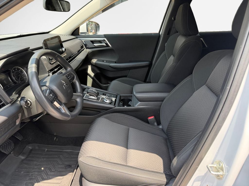 2024 Mitsubishi Outlander ES