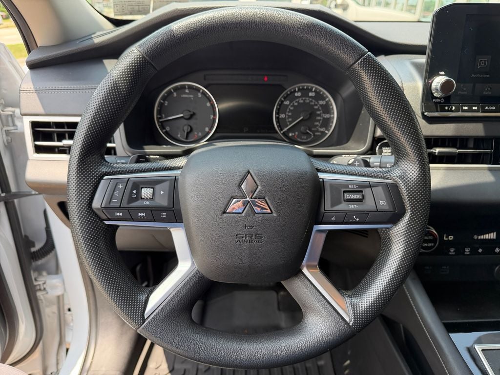 2024 Mitsubishi Outlander ES