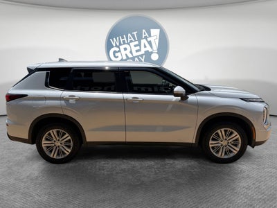 2024 Mitsubishi Outlander ES