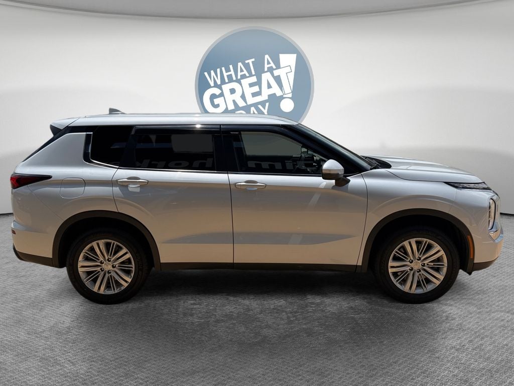 2024 Mitsubishi Outlander ES