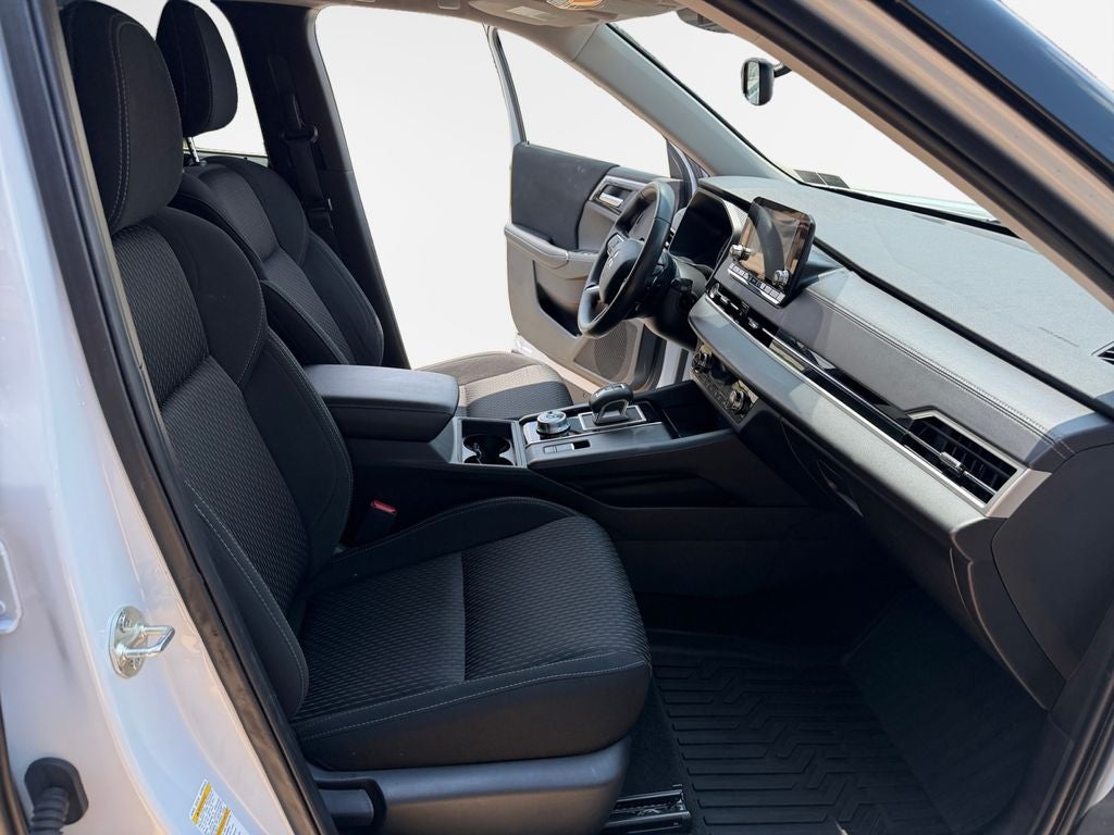 2024 Mitsubishi Outlander ES