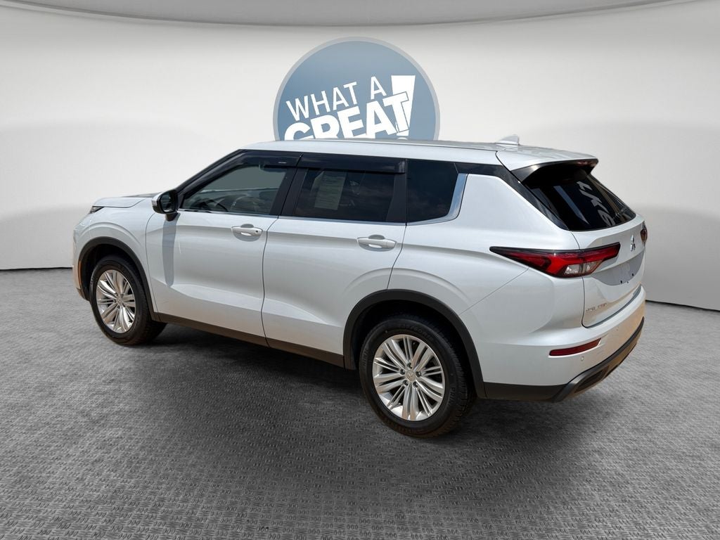 2024 Mitsubishi Outlander ES