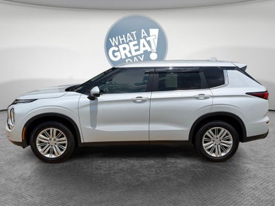 2024 Mitsubishi Outlander ES