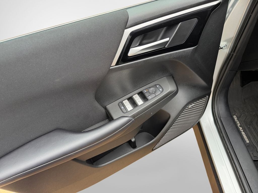 2025 Mitsubishi Outlander ES