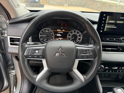 2025 Mitsubishi Outlander ES