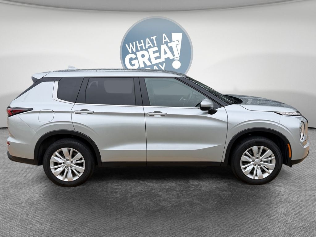 2025 Mitsubishi Outlander ES