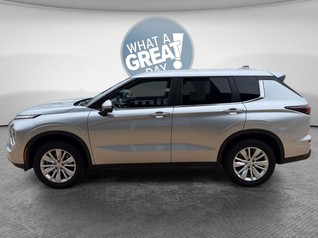 2025 Mitsubishi Outlander ES
