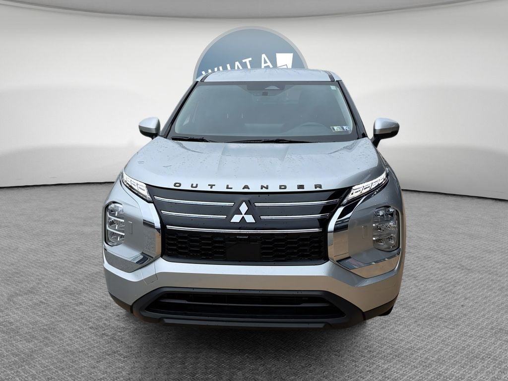 2025 Mitsubishi Outlander ES