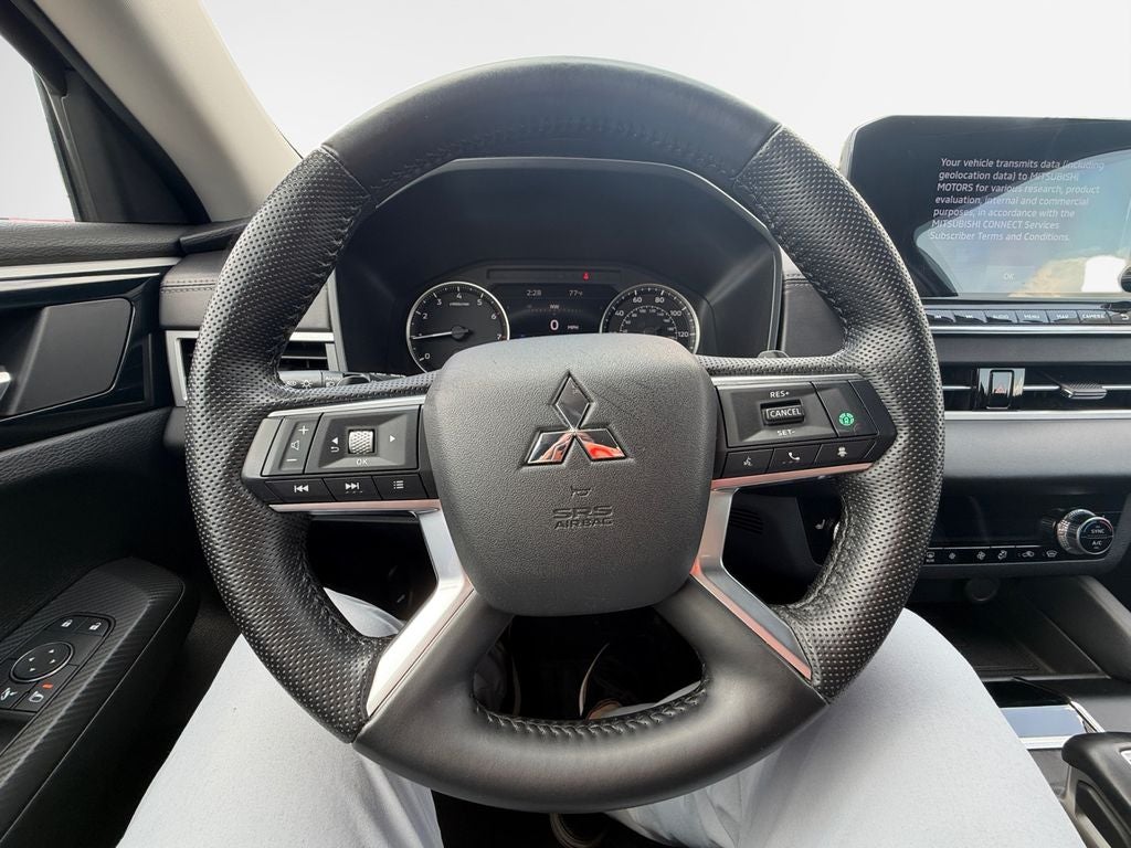 2023 Mitsubishi Outlander SE