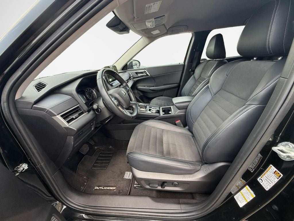 2023 Mitsubishi Outlander SE