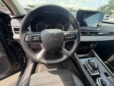 2023 Mitsubishi Outlander SE